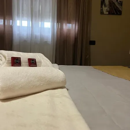 Charme & Relax - Fiera Di Roma - Fiumicino Airport Apartment