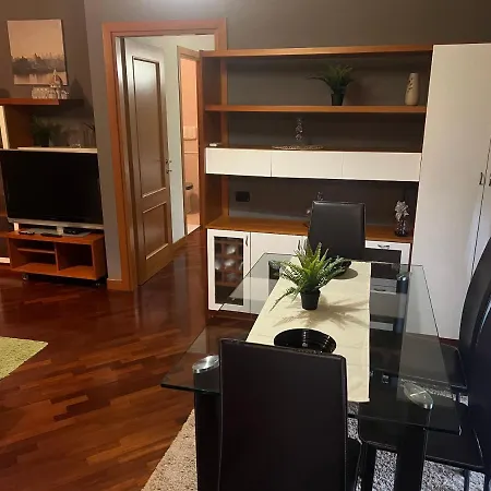 Charme & Relax - Fiera Di Roma - Fiumicino Airport Apartment *