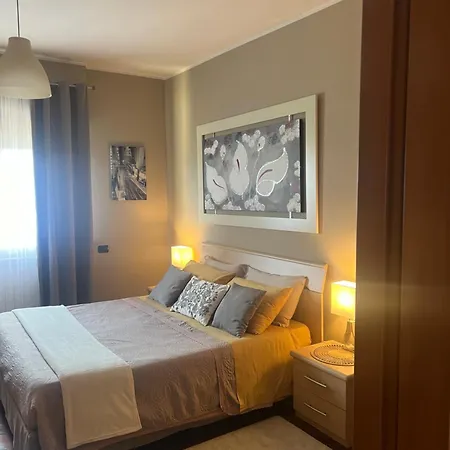 Charme & Relax - Fiera Di Roma - Fiumicino Airport Apartment